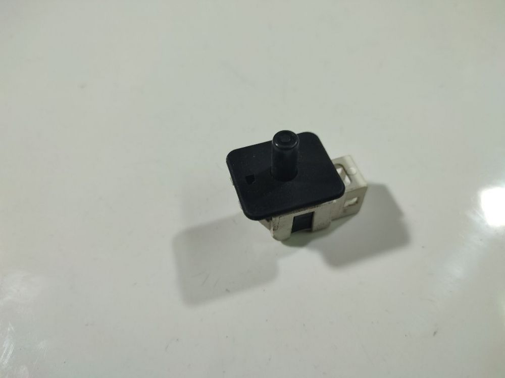 2028209410 Mercedes-Benz CLS-CLASS 2004 door contacts right