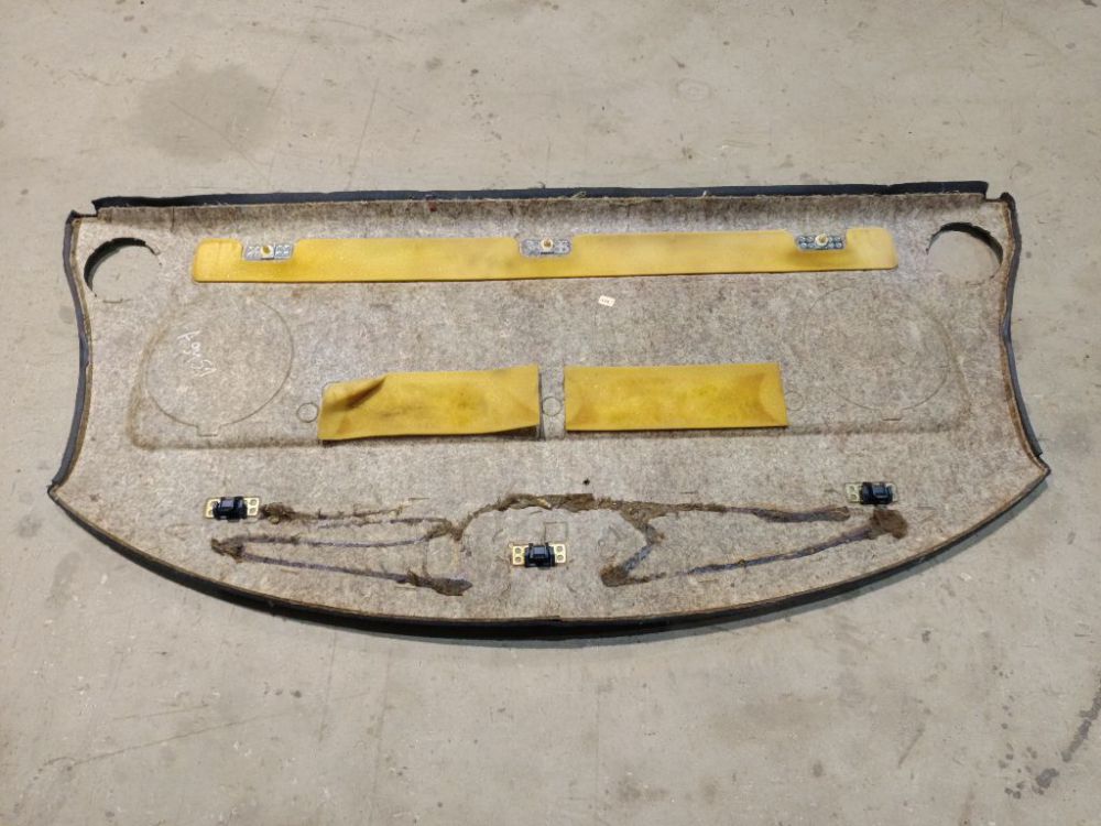 Audi A4 1995 Hattuhylly - Thumbnail 4