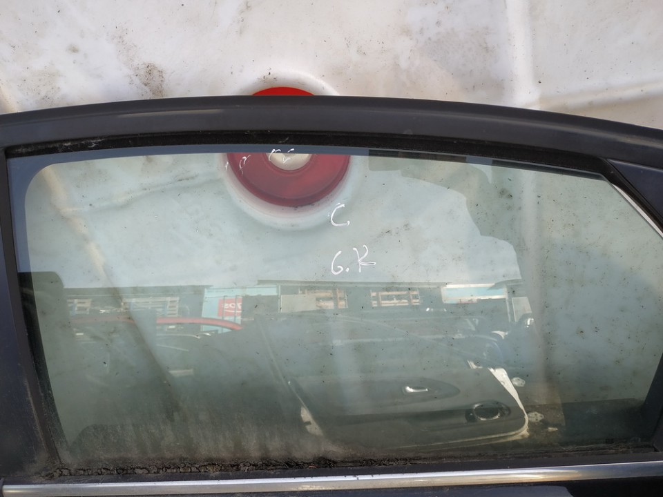 Opel Vectra 2006 Oven lasi - TAKANA VASEMMALLA