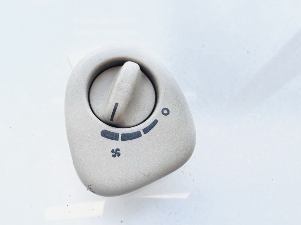 30505H Chrysler Town Country  1998 Climate Control Panel (heater control switches)