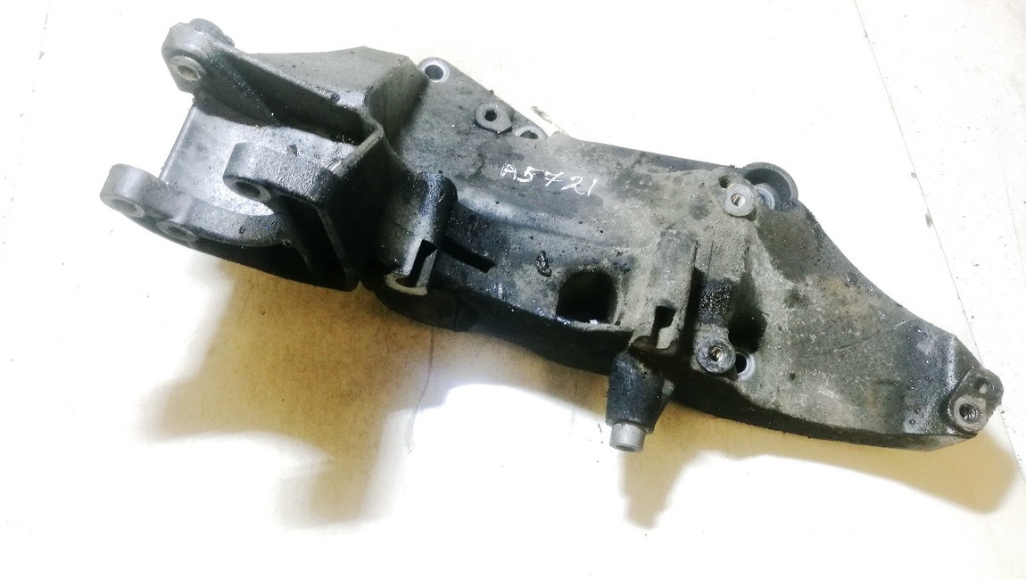 8200115762 Mitsubishi Space Star 2002 Engine Mount Bracket and Gearbox Mount Bracket