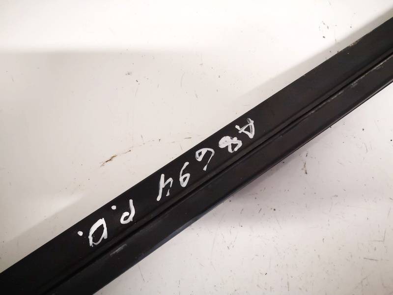 Skoda Octavia 2005 Glass Trim Molding-weatherstripping - FRONT RIGHT - Thumbnail 2