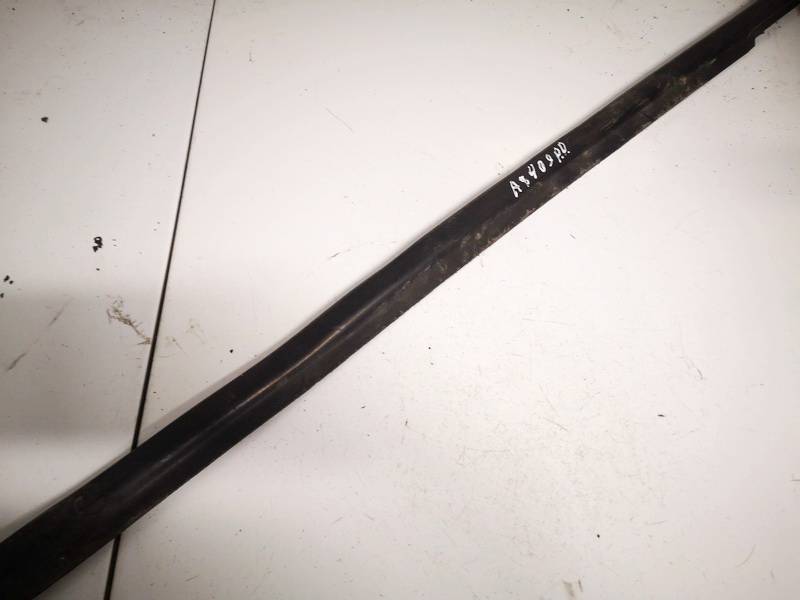 Mitsubishi Carisma 2002 Durvju stikla sloksne - PRIEKŠA PA LABI