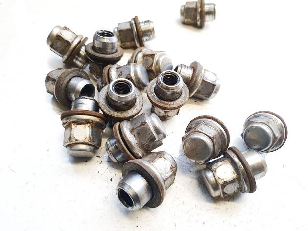 Toyota Yaris 2007 Болты колесные пакет