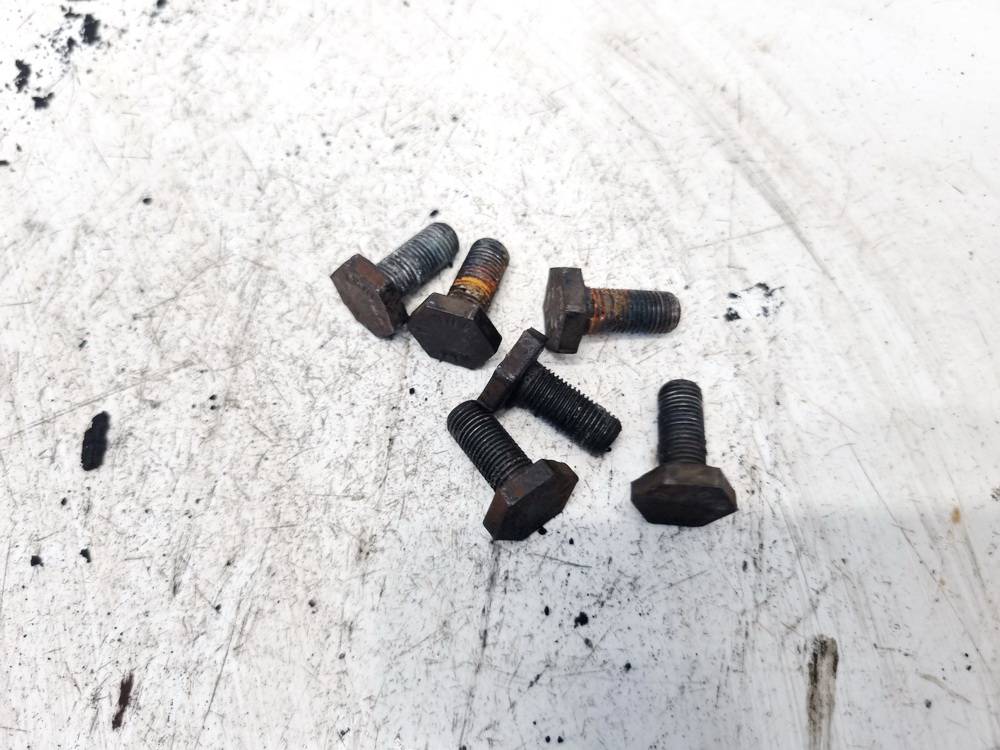 Opel Meriva 2004 Laukkukelan ruuvi