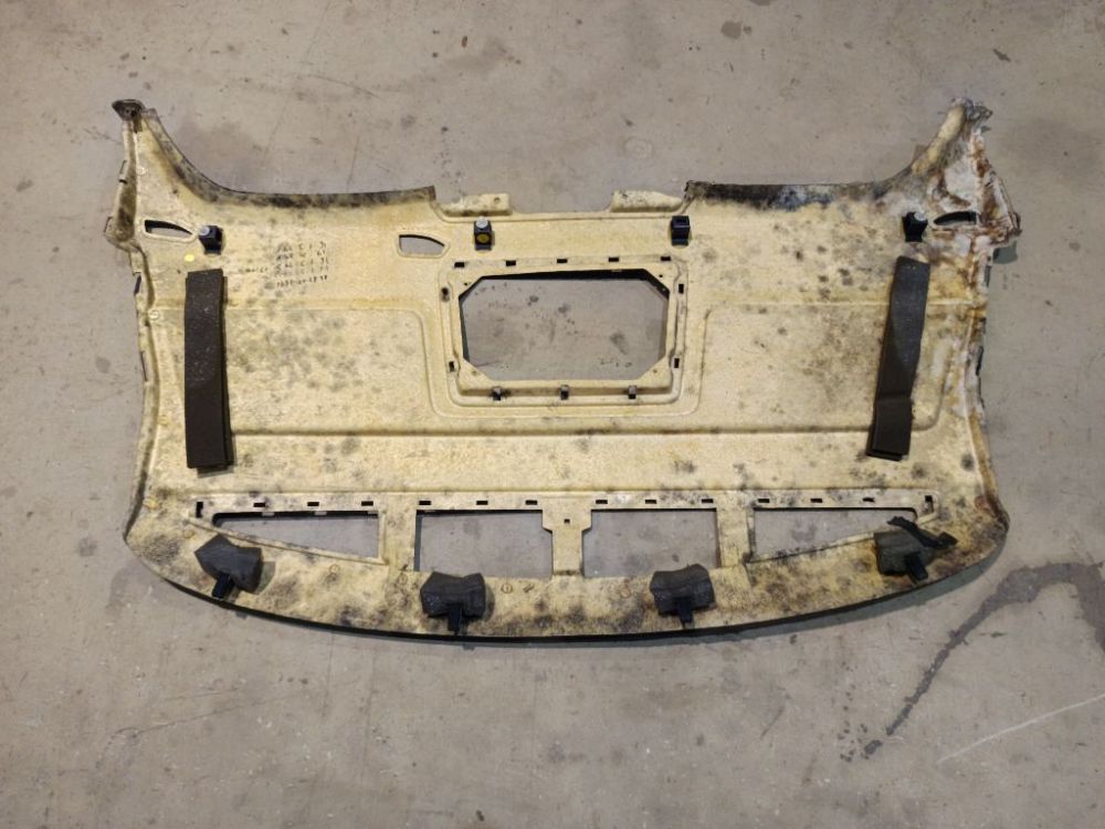 Audi A8 2002 Hattuhylly - Thumbnail 4