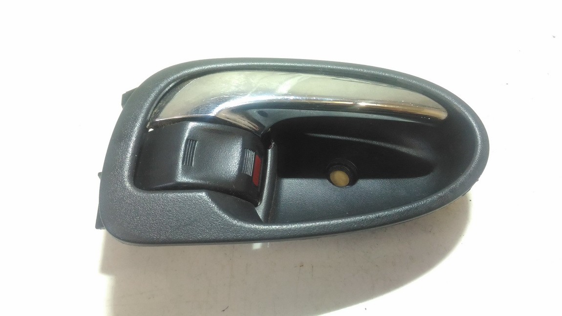 56258A2 Toyota Yaris 2011 Wewnętrzna klamka drzwi - PRZEDNIE PRAWE