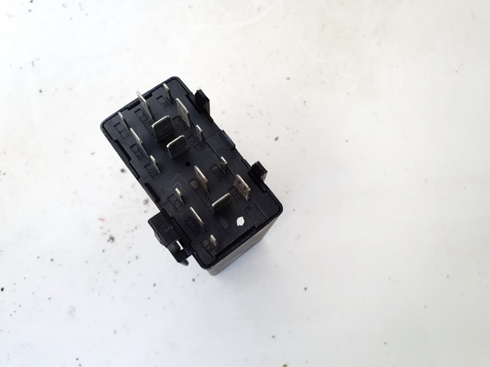 357906123 05340200 Relay module Volkswagen Passat 1993 1.9L