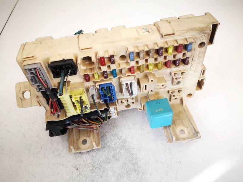 8264105020A Toyota Avensis 2008 Saugikliu deze - Thumbnail 3