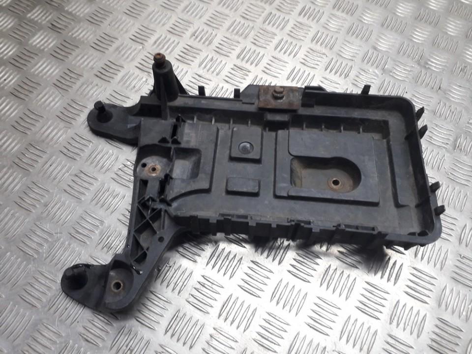1K0915333H Volkswagen Caddy 2008 Obudowa baterii - akumulatora