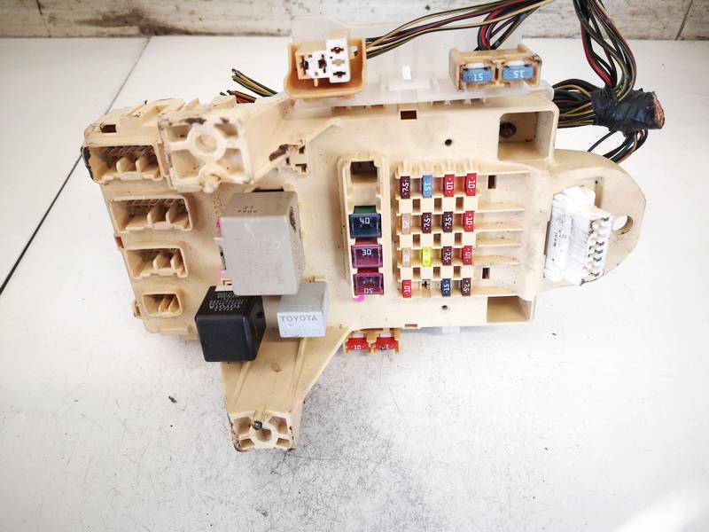 827300D040 Toyota Corolla Verso 2005 Fuse box