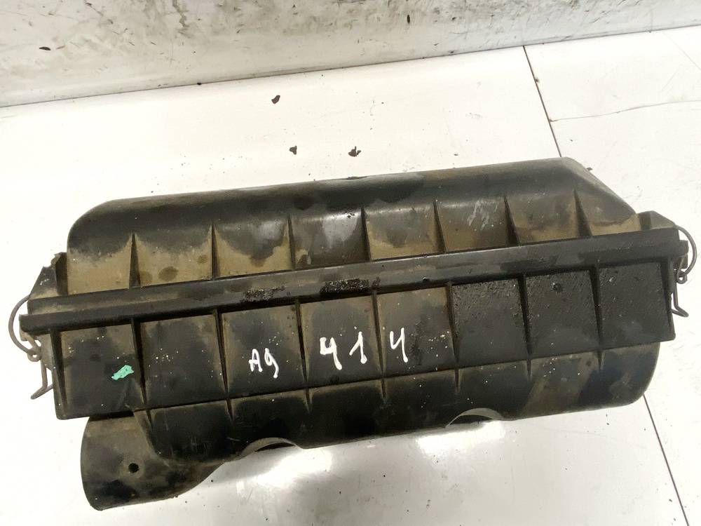 068129607AA Volkswagen Jetta 1988 Obudowa filtra powietrza