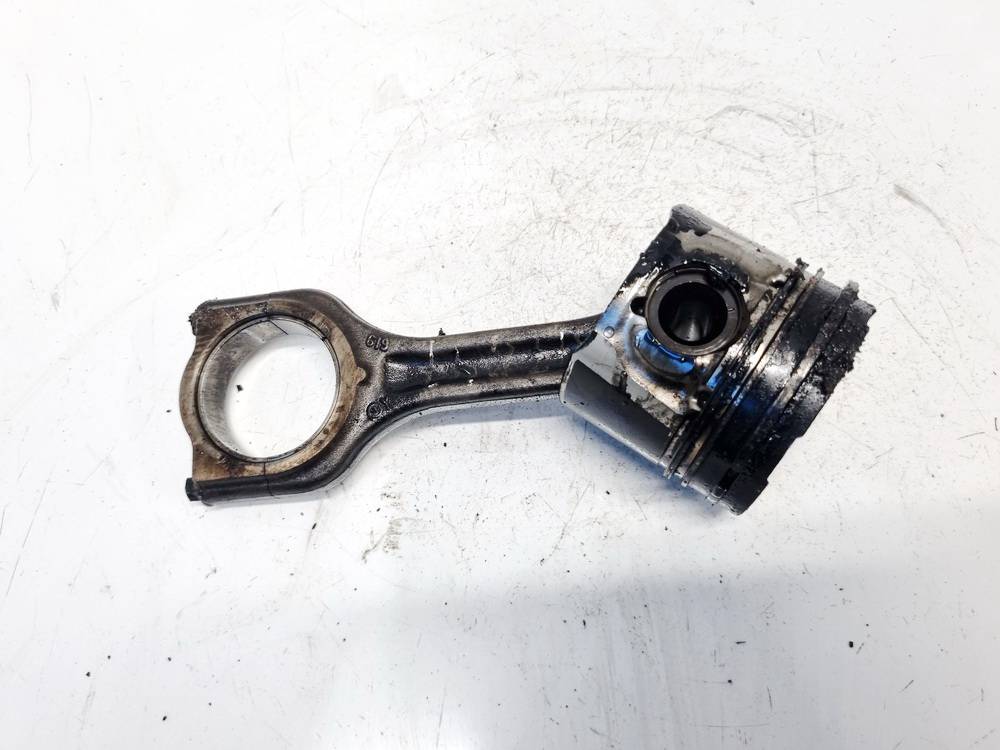 Citroen C4 2010 Tłok z korbowodem