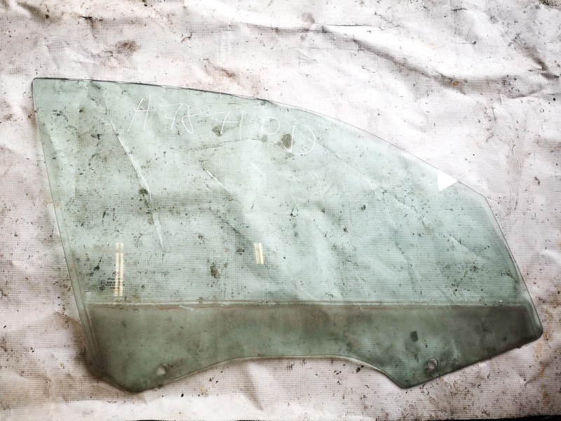 BMW 1-Series 2007 Боковое окно - передний правый