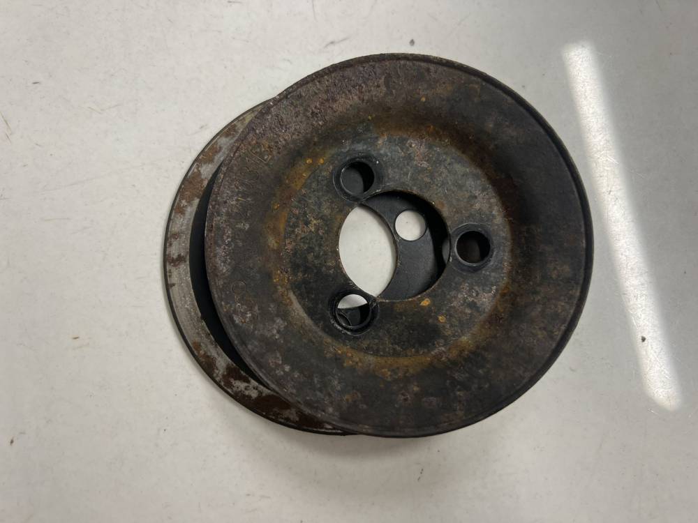 058121031B Volkswagen Passat 1998 Water Pump Pulley