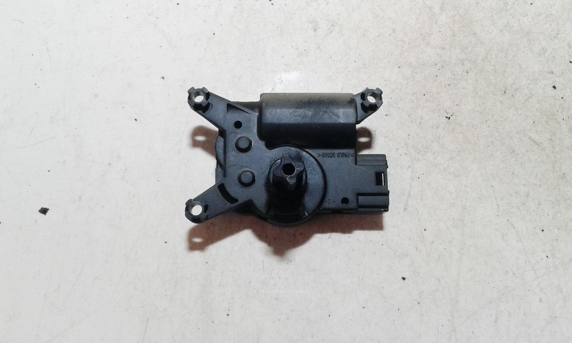 52406337R06 Opel Astra 2006 Peciuko sklendes varikliukas