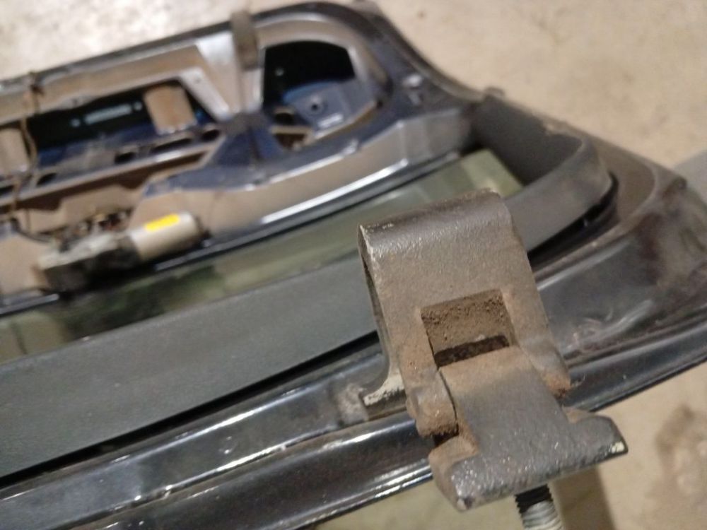 Skoda Fabia 2001 Zawias tylnej klapy - TYLNE PRAWE