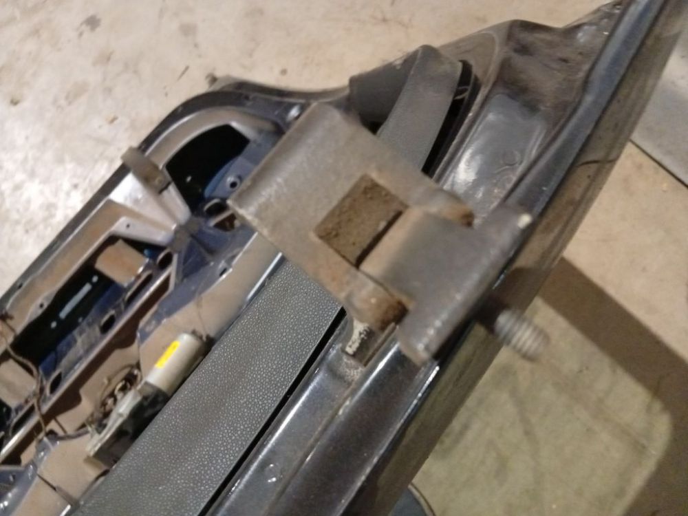 Skoda Fabia 2001 Takaluukun sarana - TAKANA OIKEALLA - Thumbnail 2