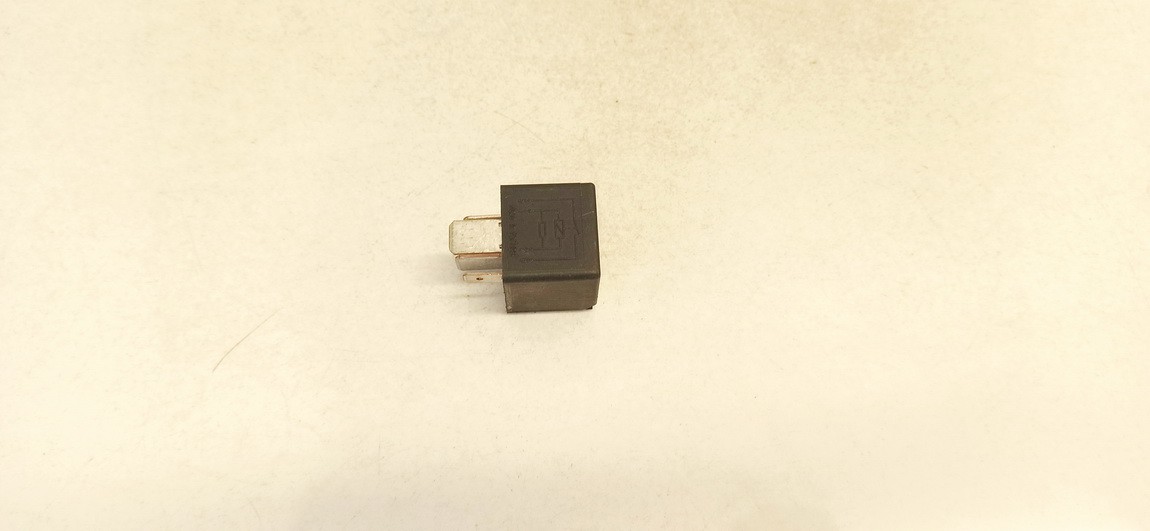 7m0951253a 95vw10k705ca, v23136-j6-x45, 8E0951253 Relay module ...