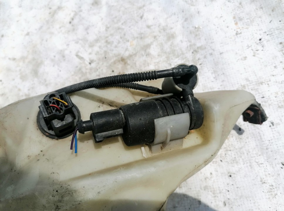 860142728 Audi A4 2004 Windshield Windscreen Washer Pump