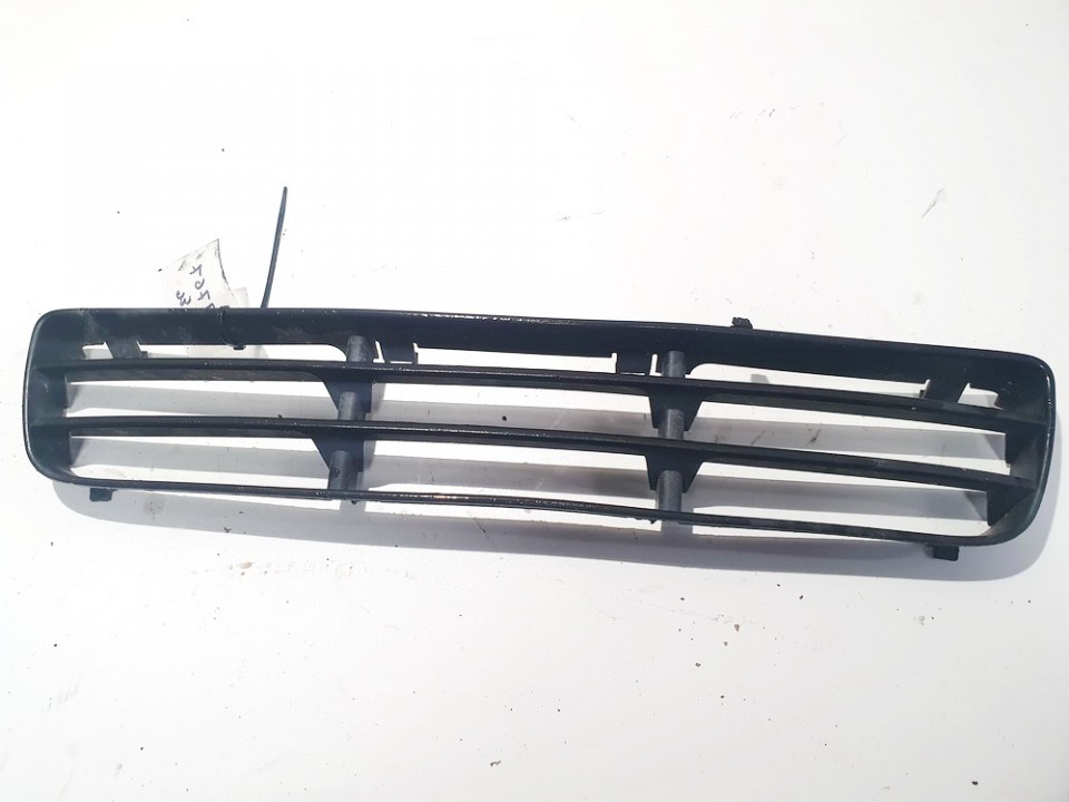 1J5853677B Volkswagen Bora 2001 Bumper Grille - FRONT CENTER