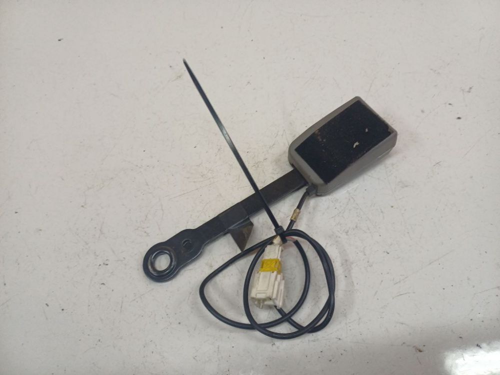 0271083F2 Ford Focus 2010 Zaczep pasa bezpieczeństwa - PRZEDNIE LEWE - Thumbnail 3