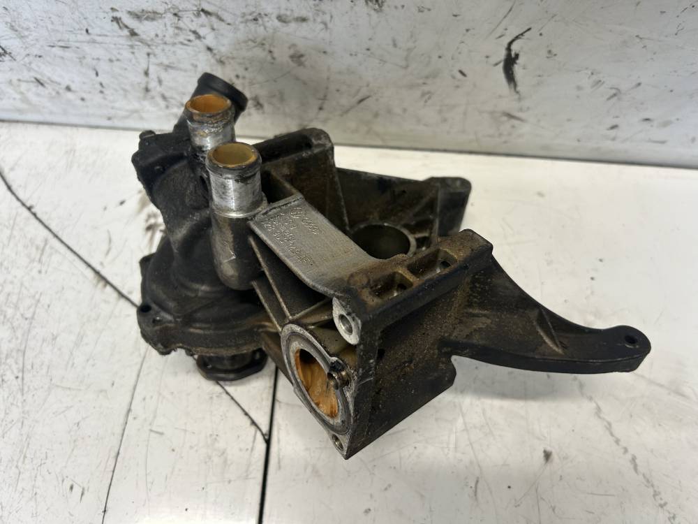 028903143AF Volkswagen Passat 1998 Engine Mount Bracket and Gearbox Mount Bracket