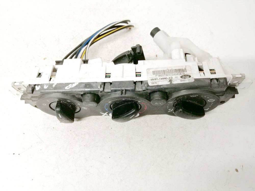 3M5T19980AD Ford Focus 2006 Ilmastoinnin ohjaus
