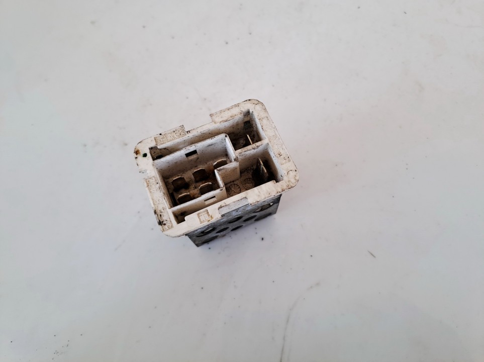 90560362 used Heater Resistor (Heater Blower Motor Resistor) Opel Astra 2006 EIS01467812