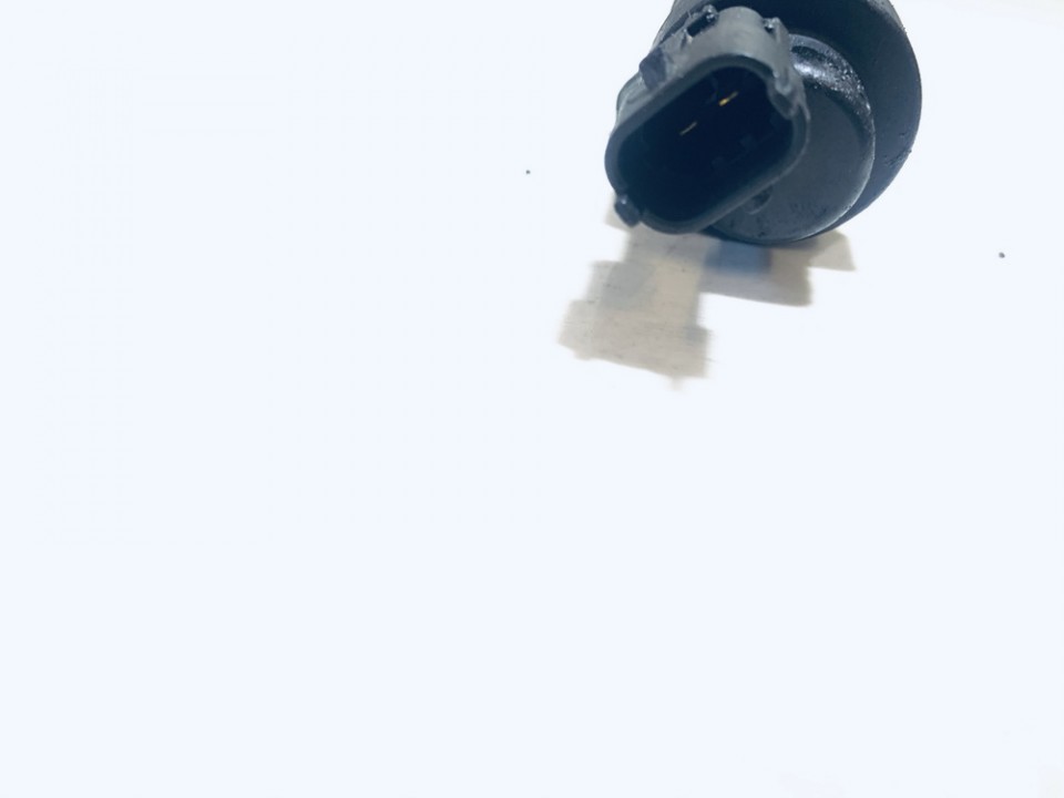 0928400608 used FUEL RAIL HIGH PRESSURE SENSOR Kia Sorento 2005 2.5L EIS01167813 Used Auto