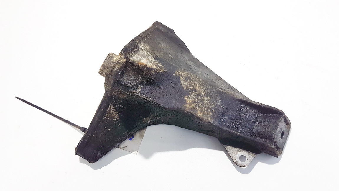 8D0199308L Volkswagen Passat 1998 Engine Mount Bracket and Gearbox Mount Bracket