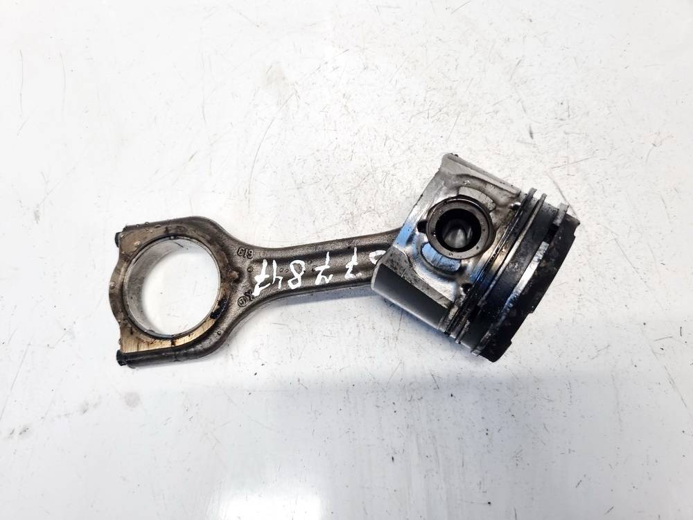 Citroen C4 2010 Tłok z korbowodem