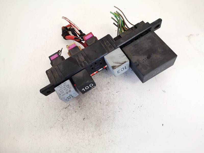 8L0941822 Volkswagen Golf 1998 Fuse box