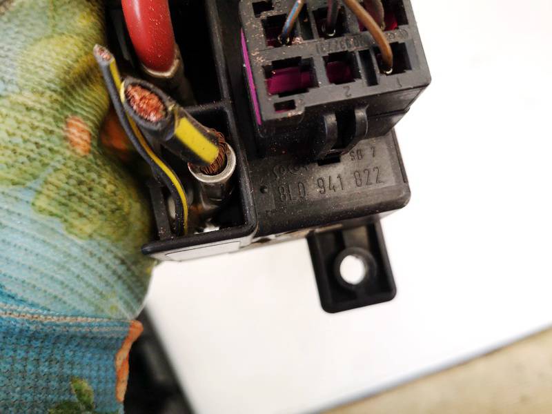 8L0941822 Volkswagen Golf 1998 Fuse box - Thumbnail 3