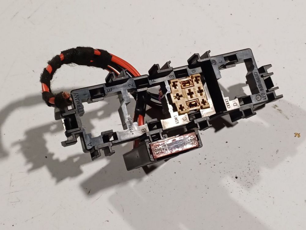 8A0937530 Audi A6 2005 Skrzynka bezpieczników