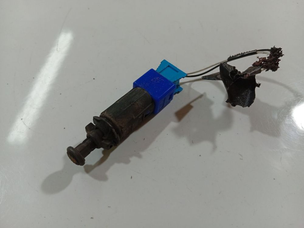 110895 Renault Espace 2004 Brake Light Switch (sensor) - Switch (Pedal Contact)