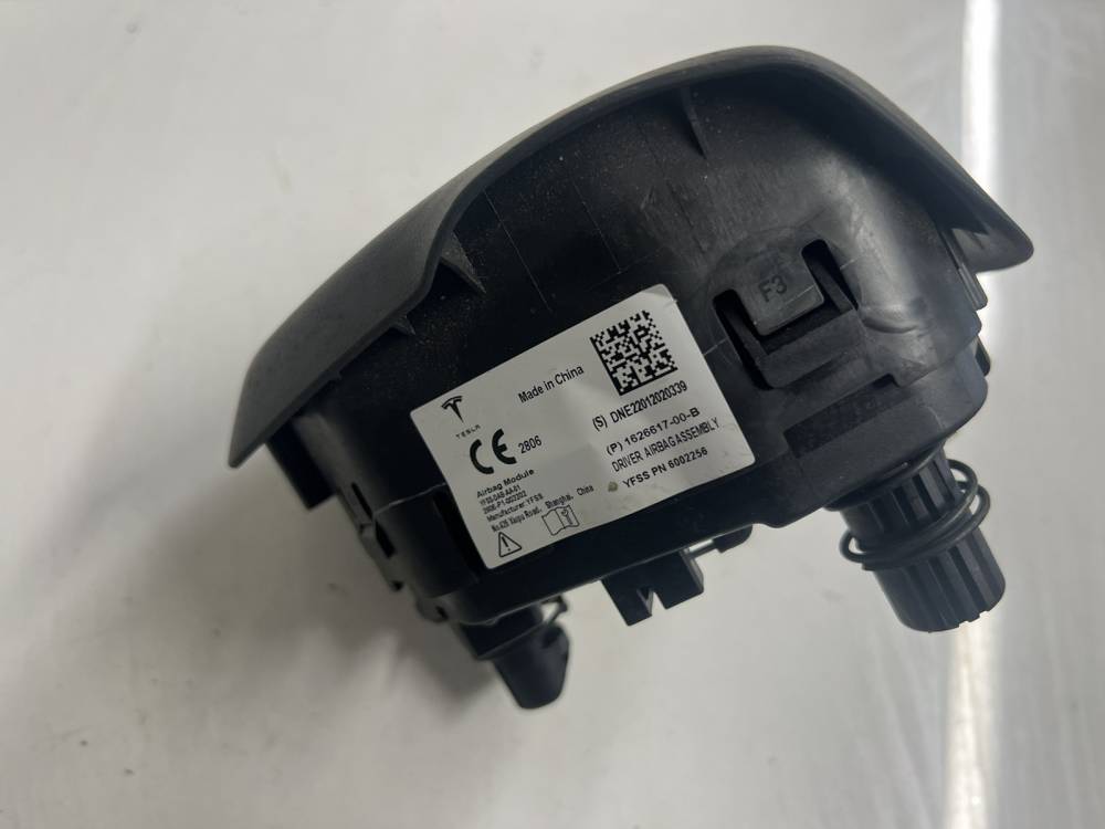 162661700B Tesla Model Y 2023 Vairo oro pagalve - Thumbnail 3