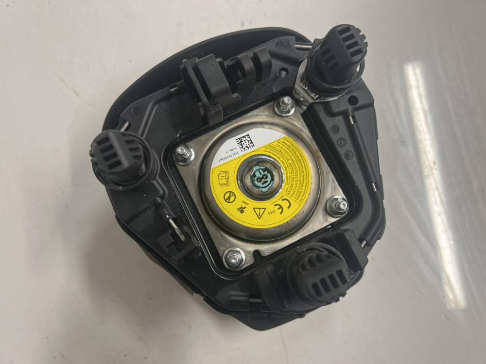 162661700B Tesla Model Y 2023 Vairo oro pagalve - Thumbnail 4