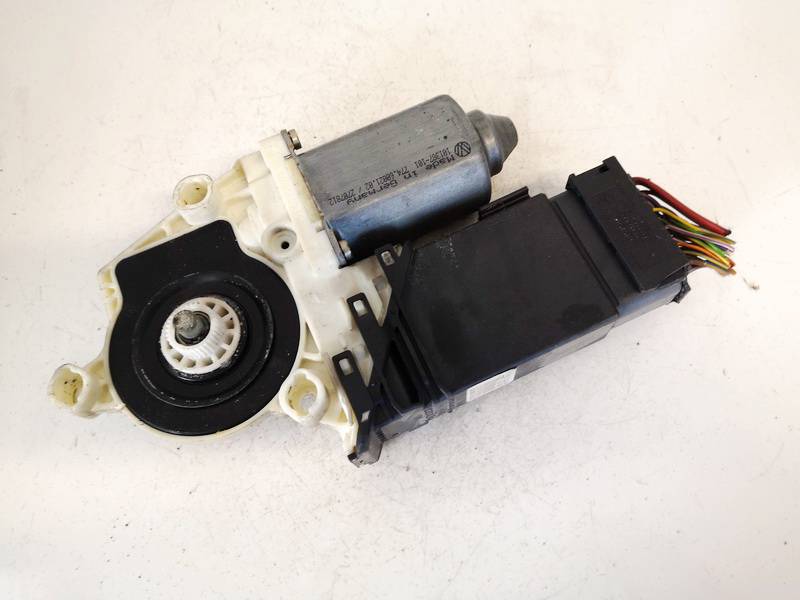 1J1959801C Volkswagen Golf 1998 Durvju loga pacēlāja motors - PRIEKŠA PA KREISI - Thumbnail 3