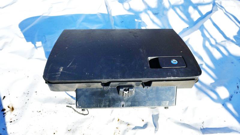 3C1857101 Volkswagen Passat 2006 Glove Box Assembly