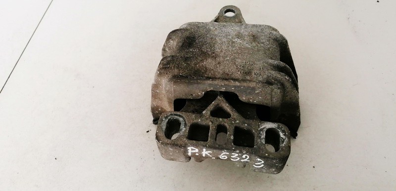 1J0199555 Volkswagen Bora 2002 Variklio pagalves bei Greiciu dezes pagalves