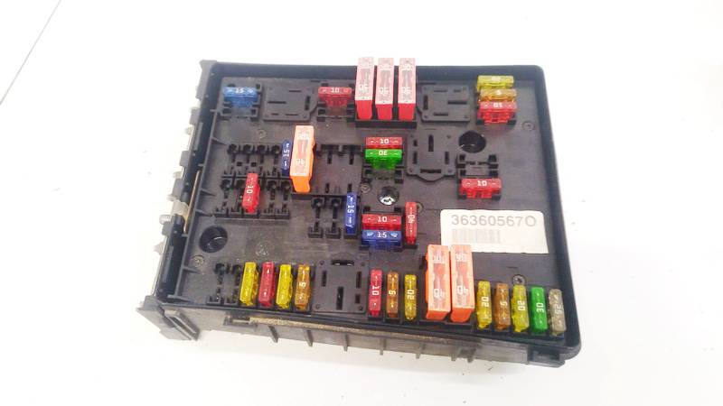1K0937124K Volkswagen Golf 2005 Fuse box