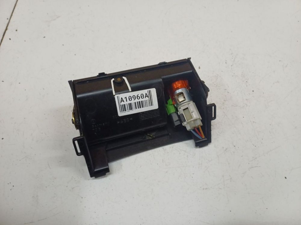 308300100T Volkswagen Passat 1998 cendrier