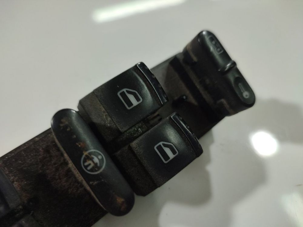 1J4959857B Volkswagen Passat 2001 Power window control (Window Regulator-Window Switch) - Thumbnail 3