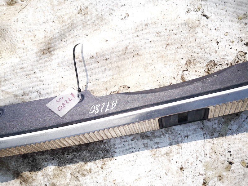 8E9864483 Audi A4 2002 Tavaratilan sisäverhous lukon lähellä - Thumbnail 2