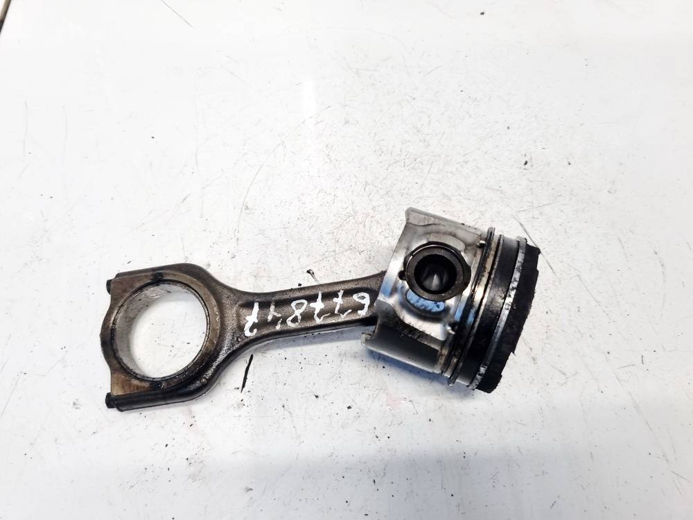 Citroen C4 2010 Tłok z korbowodem