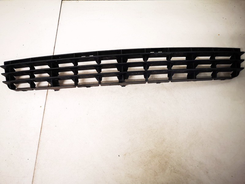 8E0807647 Audi A4 2003 Bumper Grille - FRONT CENTER
