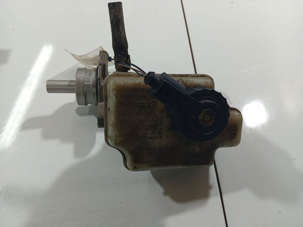 1K1611301C Audi A3 2006 Stabdziu skyscio bakelis