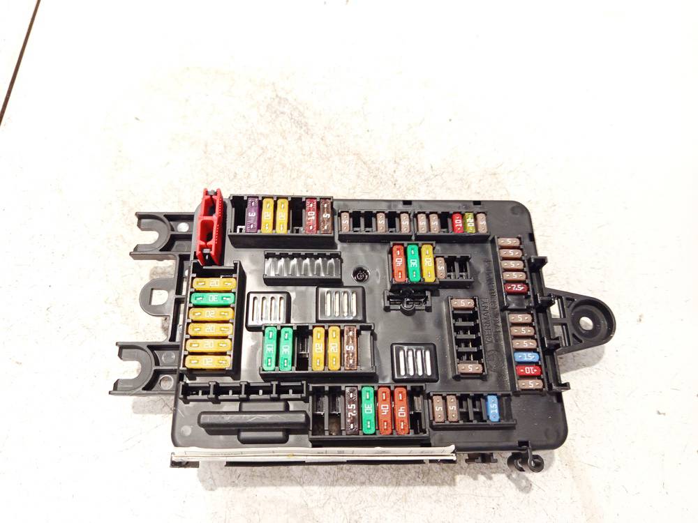 10688710 BMW 7-Series 2002 Fuse box