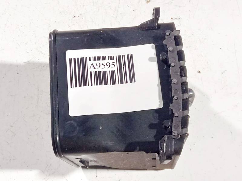 Jeep Grand Cherokee 2005 Rejilla Aireadora -
Moldura protectora de la rejilla de ventilación lateral del panel